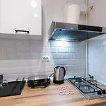 Casa Luminoasa Cu Gradina Privata Apartment