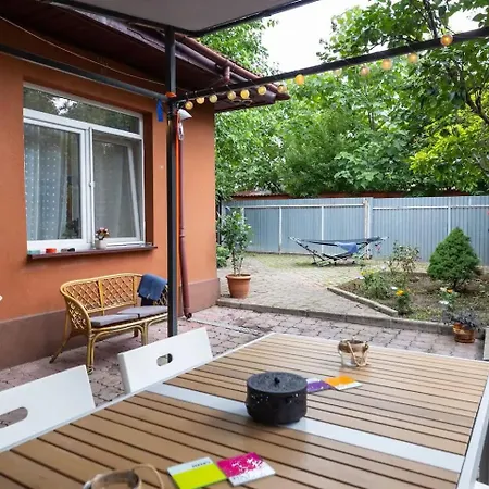 Casa Luminoasa Cu Gradina Privata Bükreş
