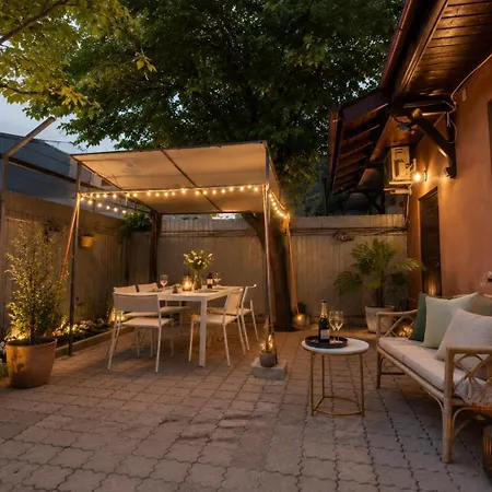 Apartment Casa Luminoasa Cu Gradina Privata