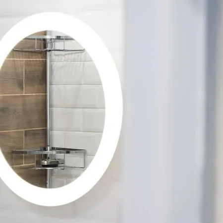 Casa Luminoasa Cu Gradina Privata * Βουκουρέστι